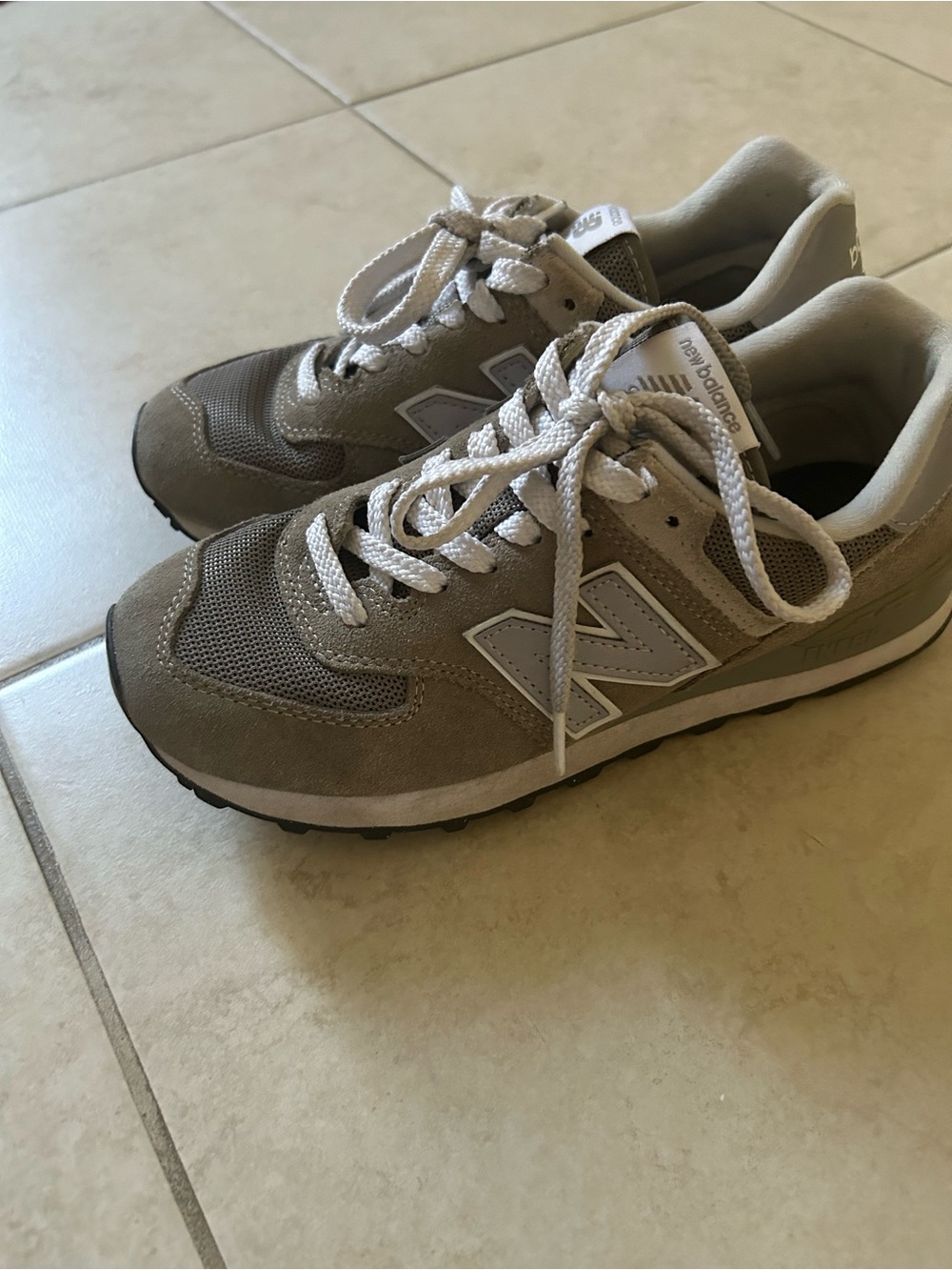 New Balance 574 women classic Sneakers in Beige/Taupe